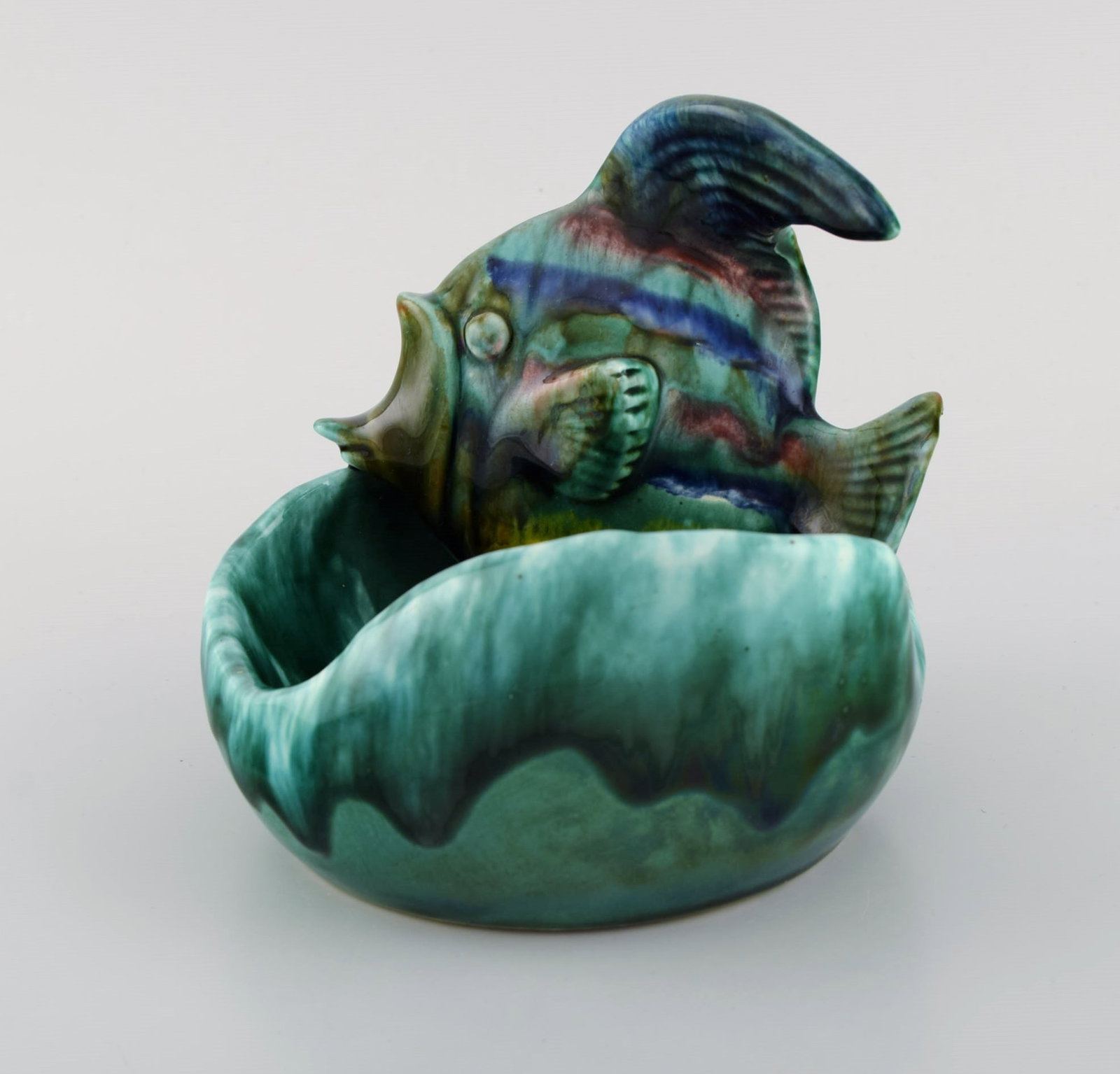 Belgian studio ceramicist. Bowl in glazed ceramics modeled with fish. Beautiful glaze in shades of - 3