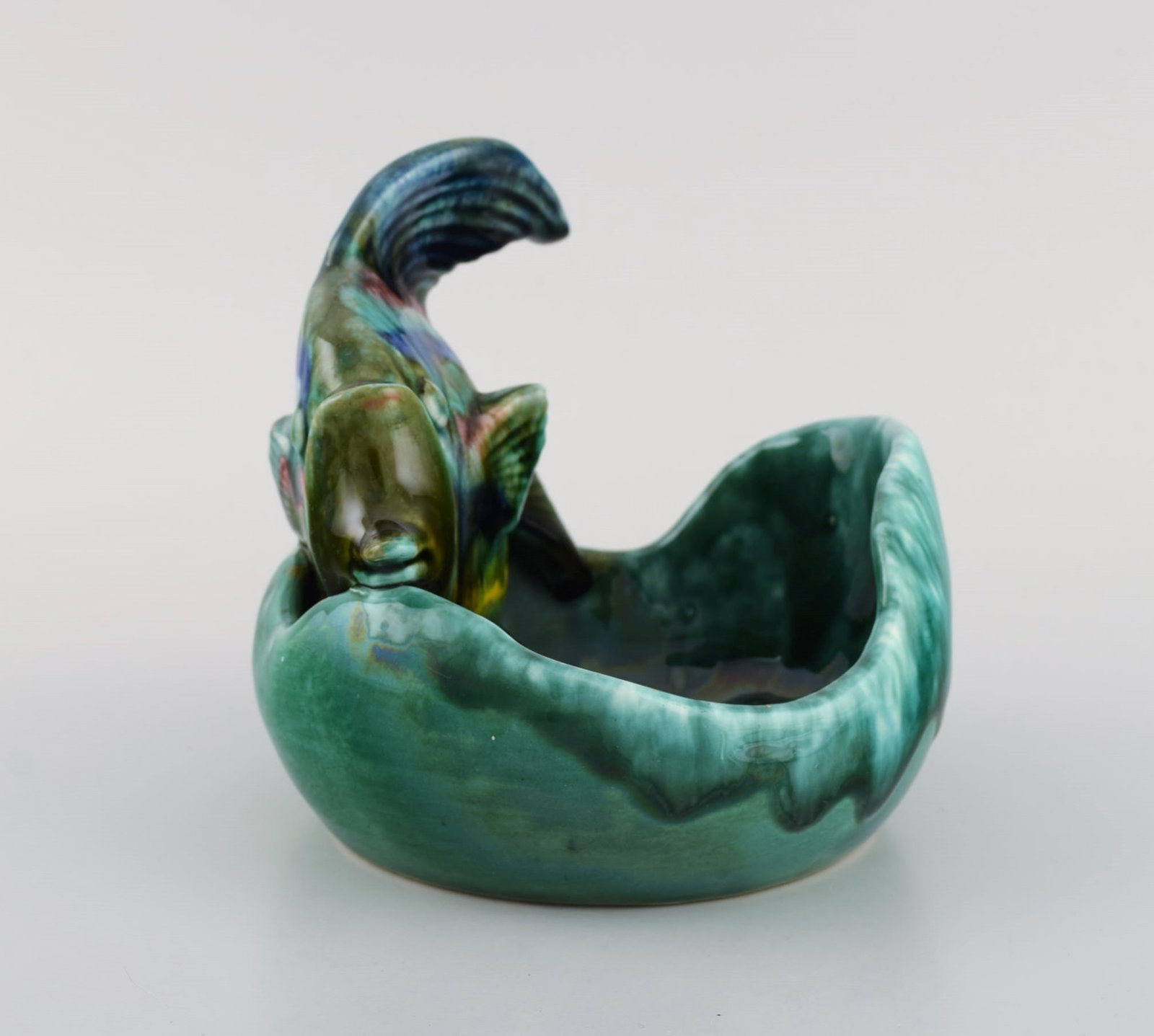 Belgian studio ceramicist. Bowl in glazed ceramics modeled with fish. Beautiful glaze in shades of - 4