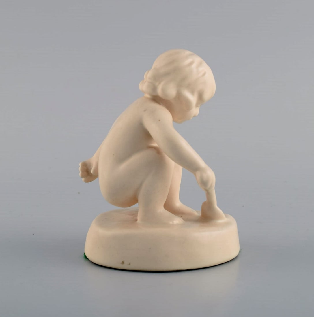 Adda Bonfils (1883-1943) for Ipsens Enke. Figure of girl with shovel in glazed ceramics. Model - 4