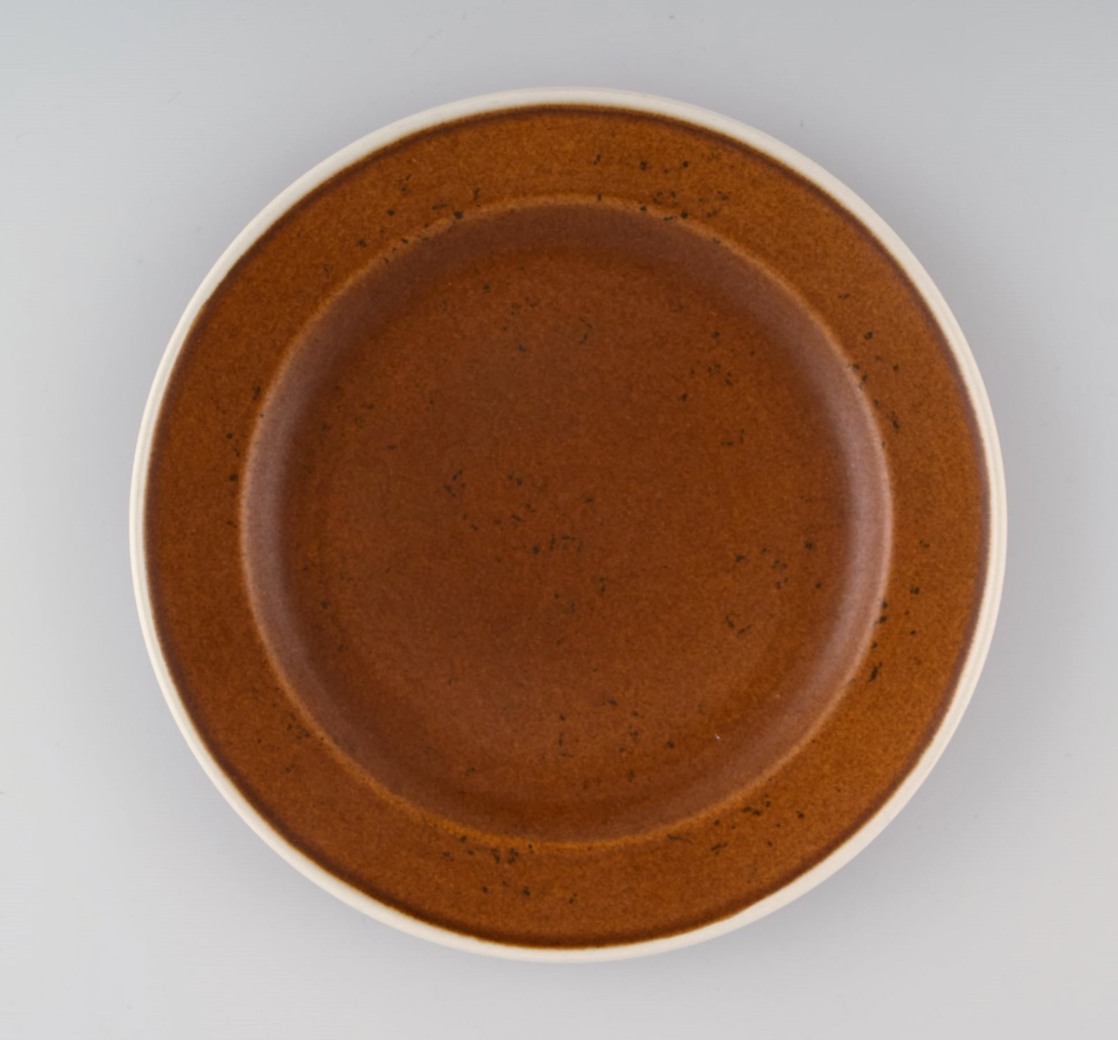 Stig Lindberg for Gustavsberg. Twelve Coq plates. Beautiful glaze in brown shades. 1960s. - 3