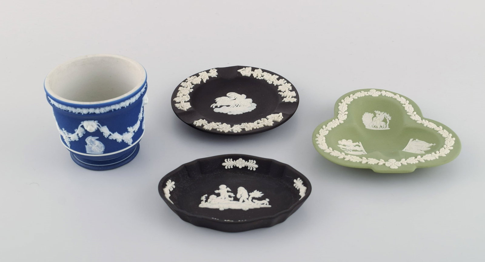 Wedgwood, England. Three bowls / dishes and a vase in black, green and blue stoneware with - 2