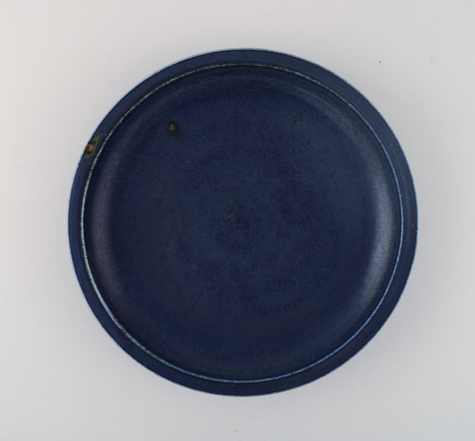 Round Saxbo dish in glazed stoneware. Beautiful glaze in deep blue shades. - 2