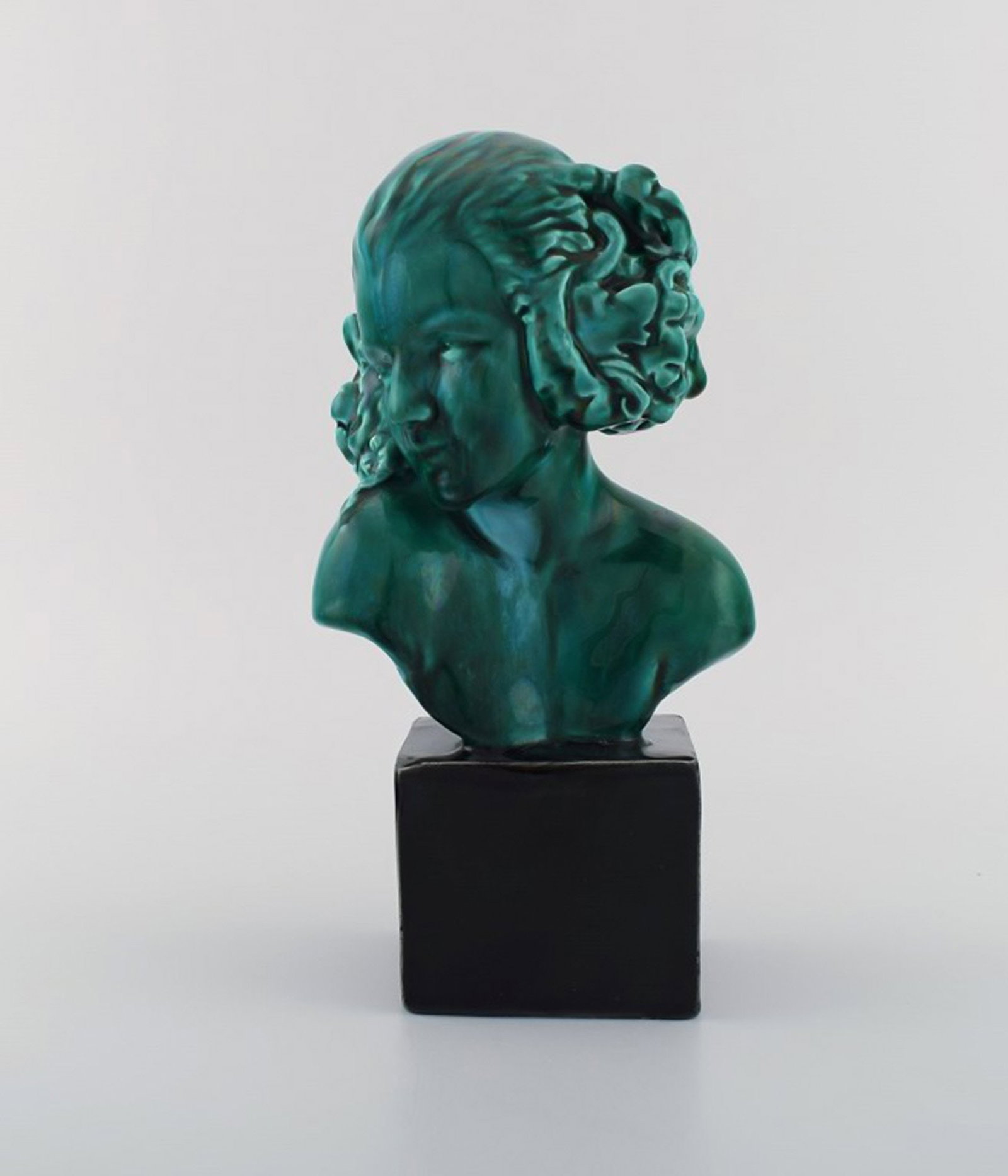 Maxime Real del Sarte (1888-1954) for Sevres. Art deco sculpture of young woman in glazed ceramics. - 2
