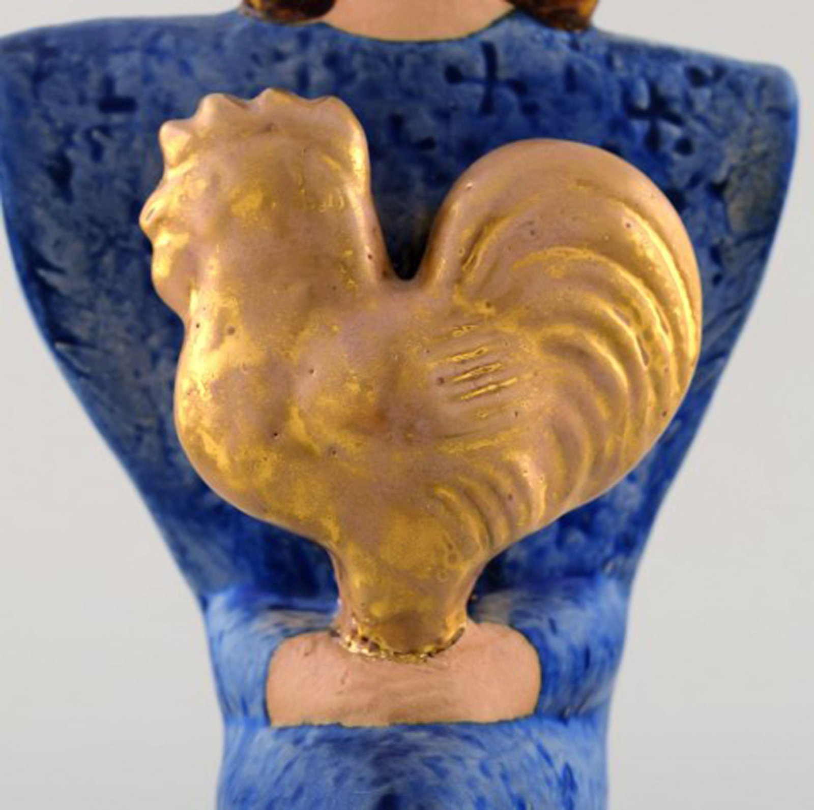 Very rare Lisa Larson unique figure of sitting woman in blue with golden rooster. - 4