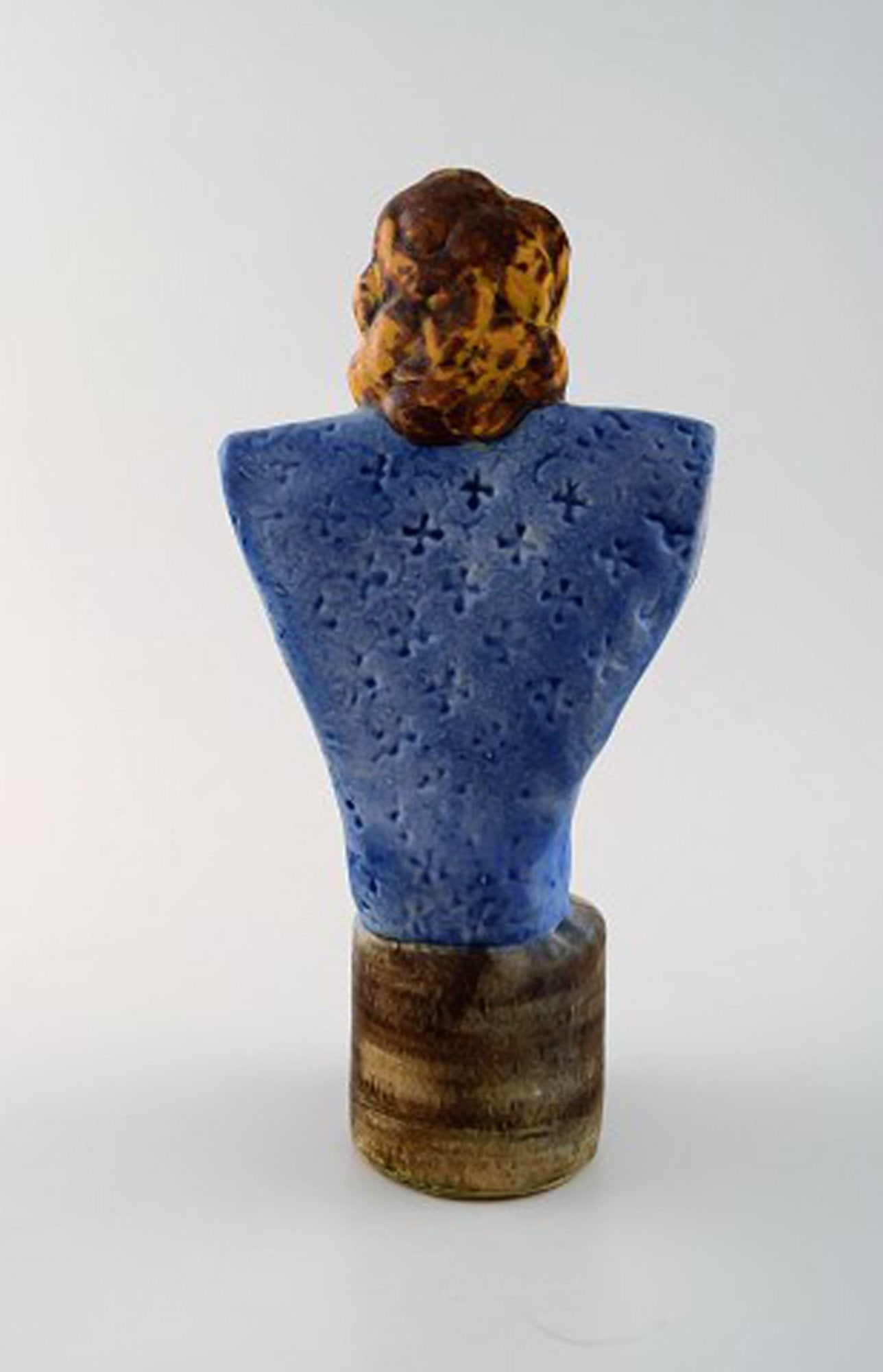 Very rare Lisa Larson unique figure of sitting woman in blue with golden rooster. - 7