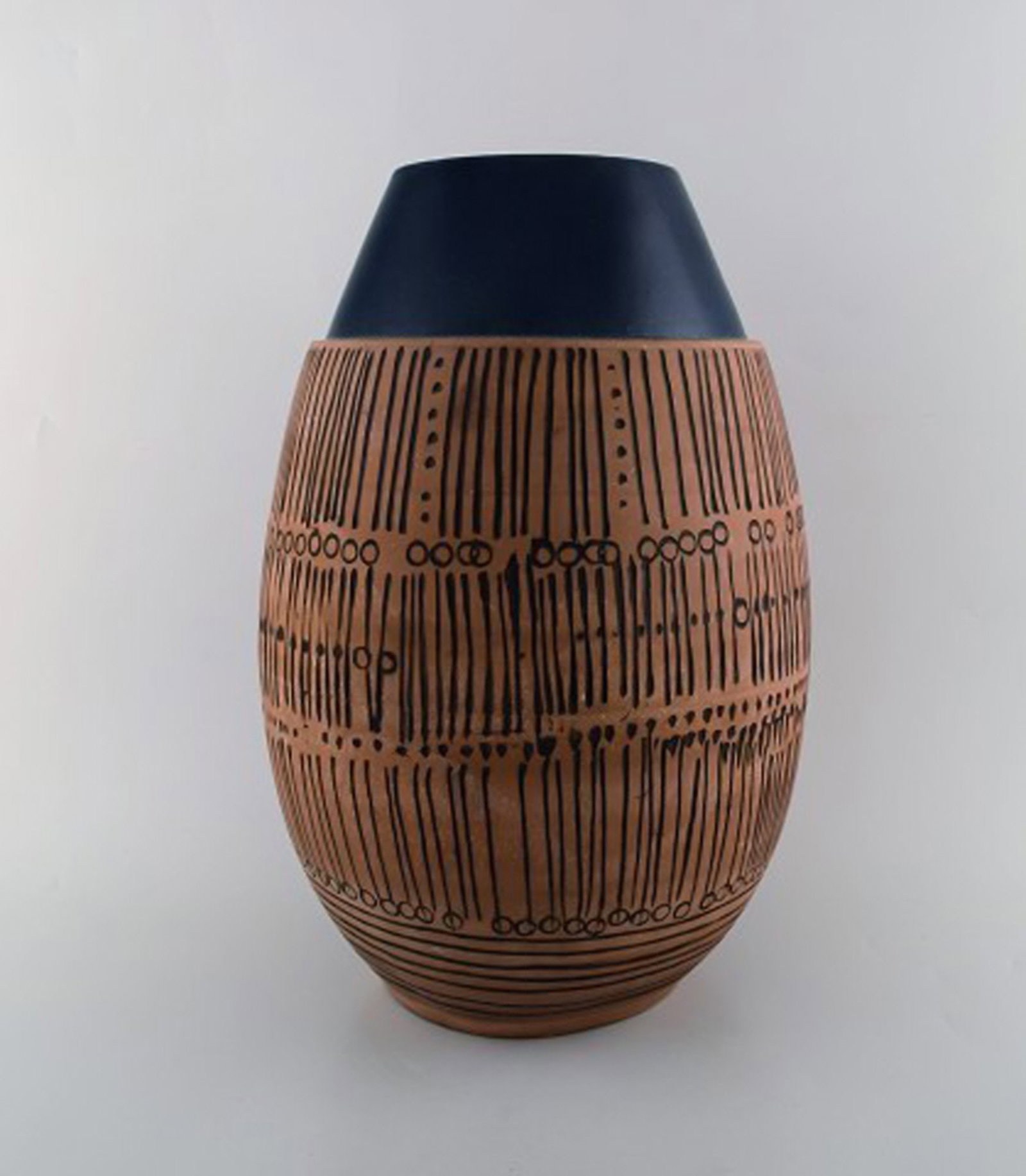 Lisa Larson for Gustavsberg. Huge Granada ceramic vase in modernist design. 1960 / 70's. - 3