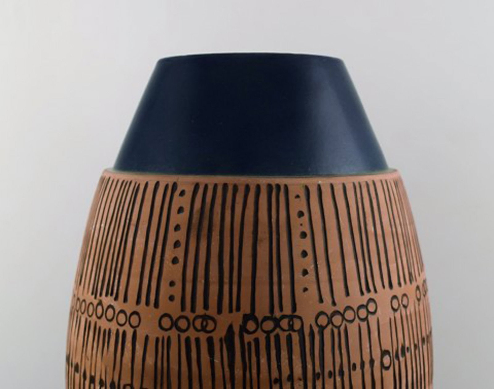 Lisa Larson for Gustavsberg. Huge Granada ceramic vase in modernist design. 1960 / 70's. - 4