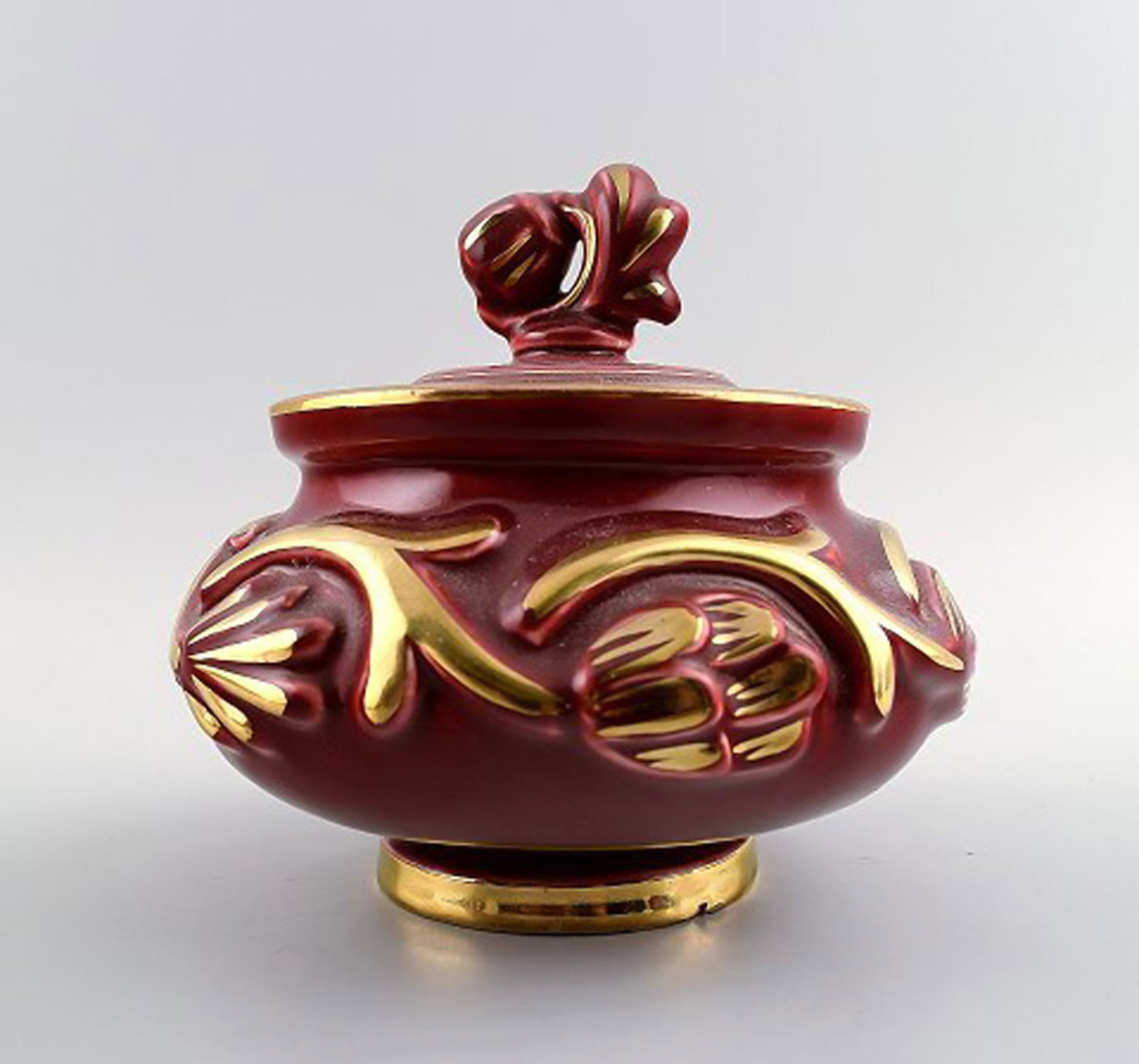Collection of 'Red Rubin' pottery with red glaze with gold, Upsala-Ekeby, Gefle. Design Arthur - 3