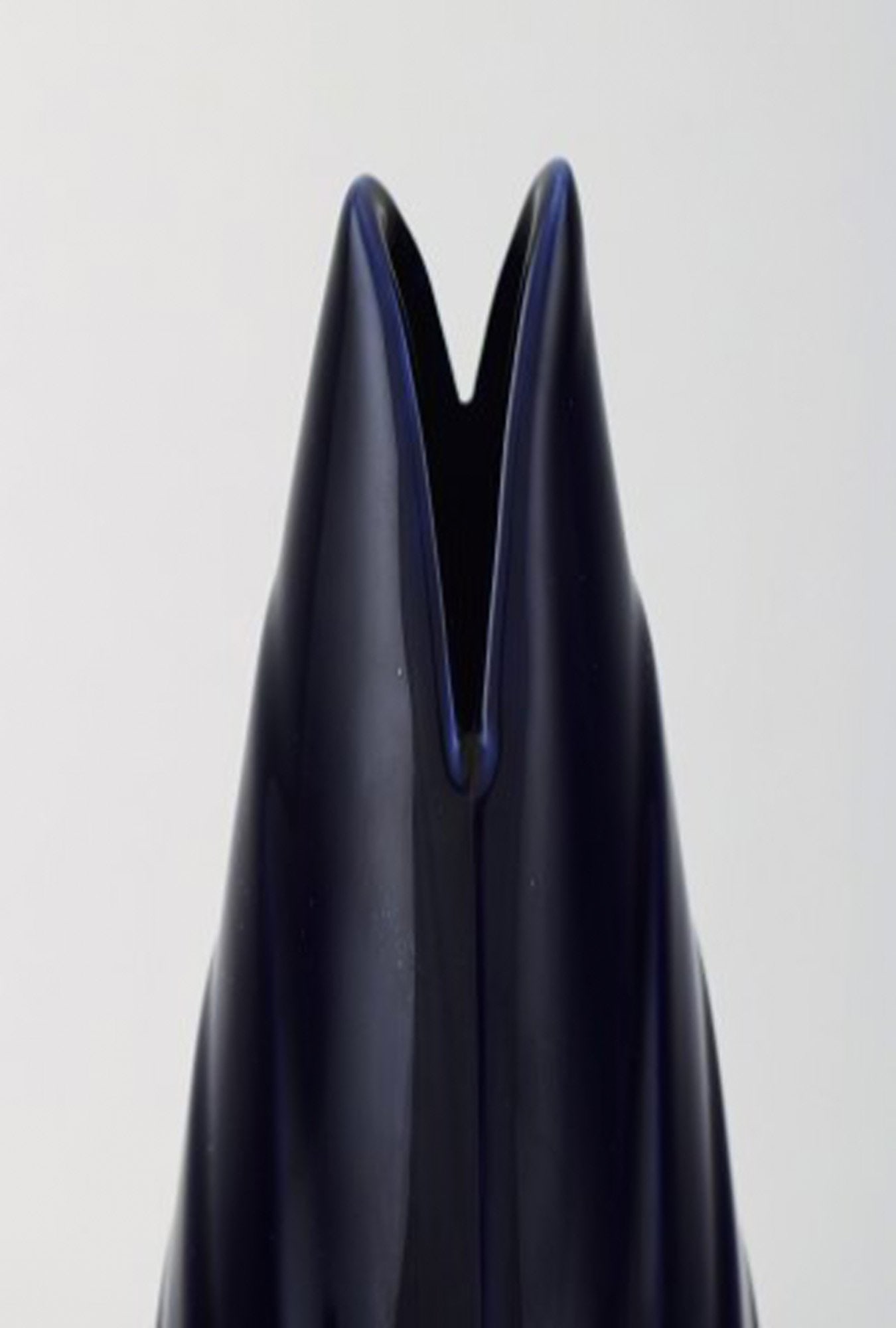 Upsala-Ekeby / Karlskrona. Ceramic Vase, navy blue glaze with gold decoration at the bottom. - 5