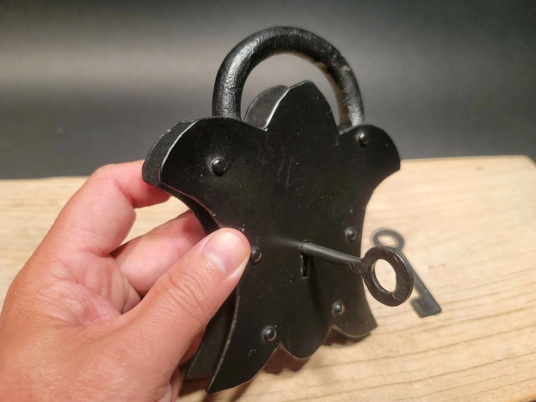 Cast iron Padlock Lock & Key - 5
