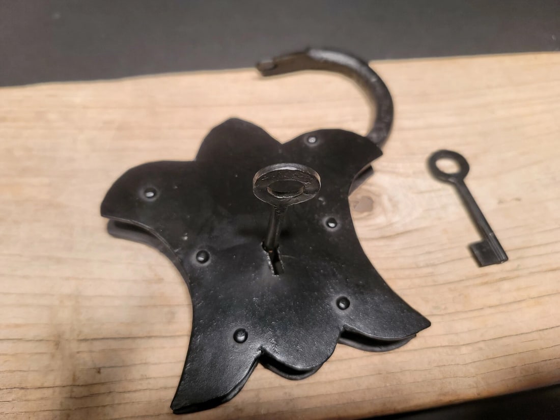 Cast iron Padlock Lock & Key - 7