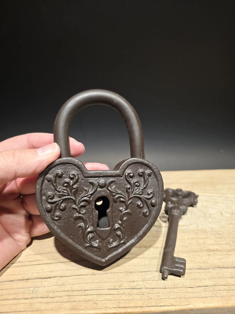 Cast iron Heart Bridge Padlock Lock & Key - 2