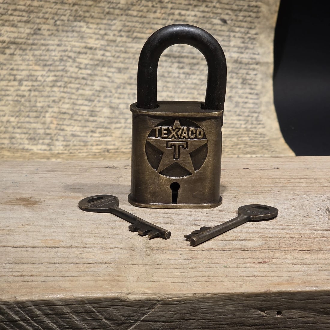 4" Antique Style Brass & iron Texaco Padlock with Keys Oil Company Lock - 2