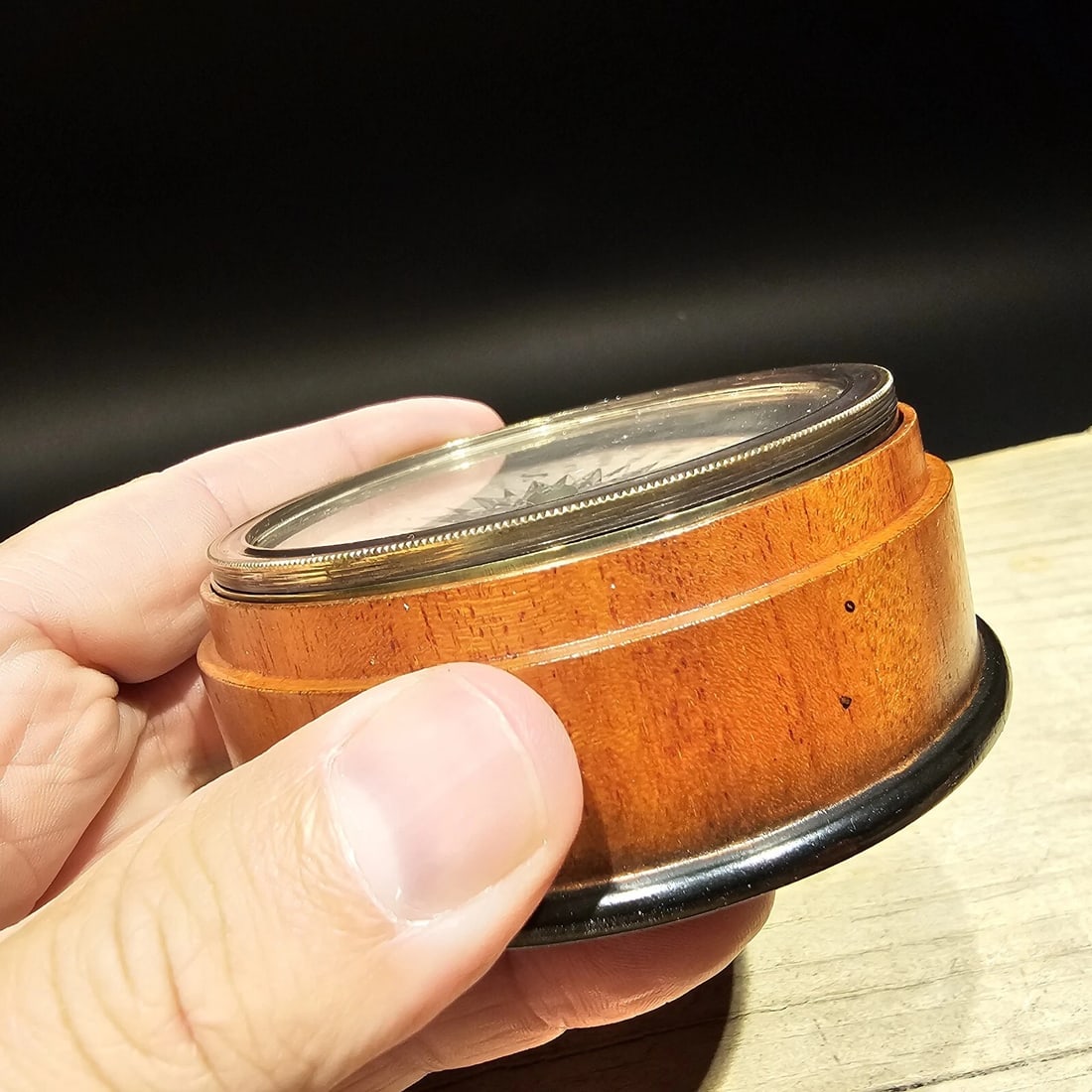 Turned Mahagony Wood Compass with Lid - 7
