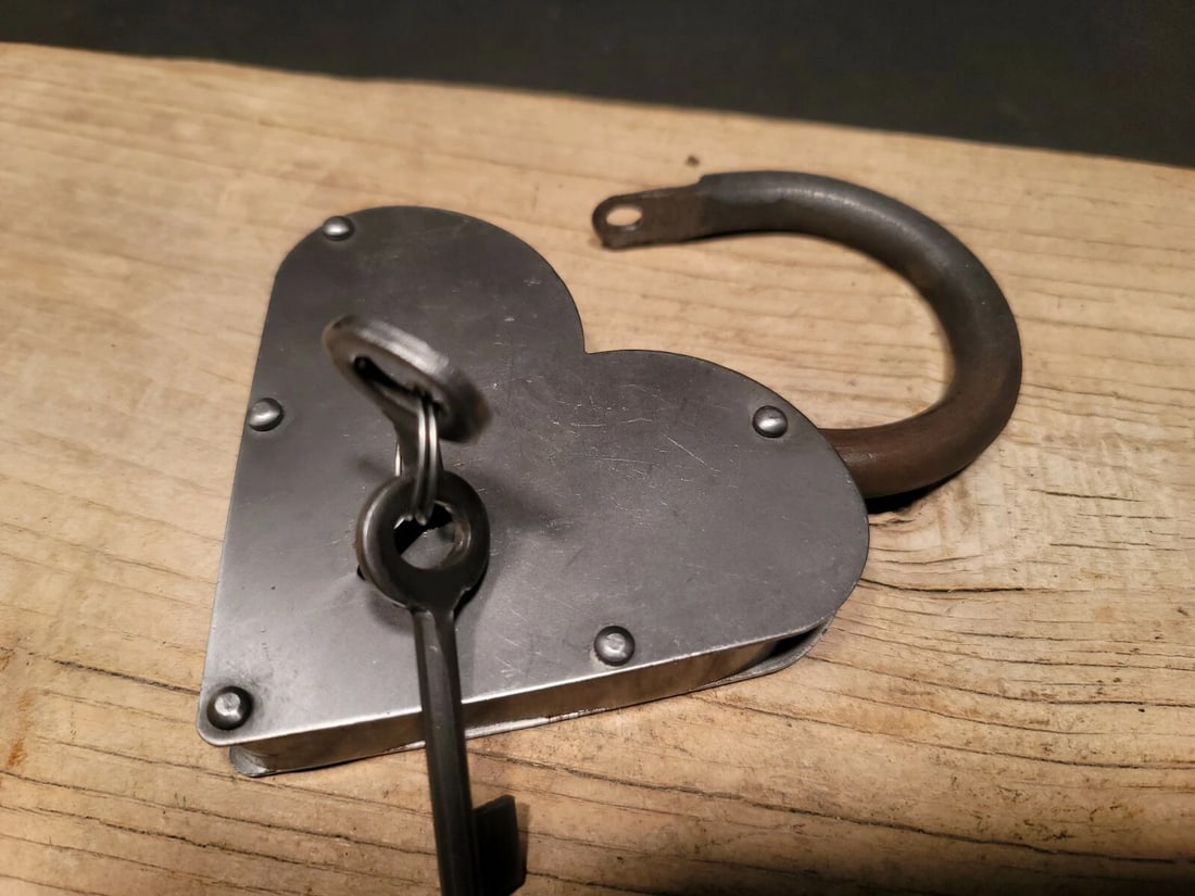 Cast iron Steel Heart Bridge Padlock Lock & Key - 7