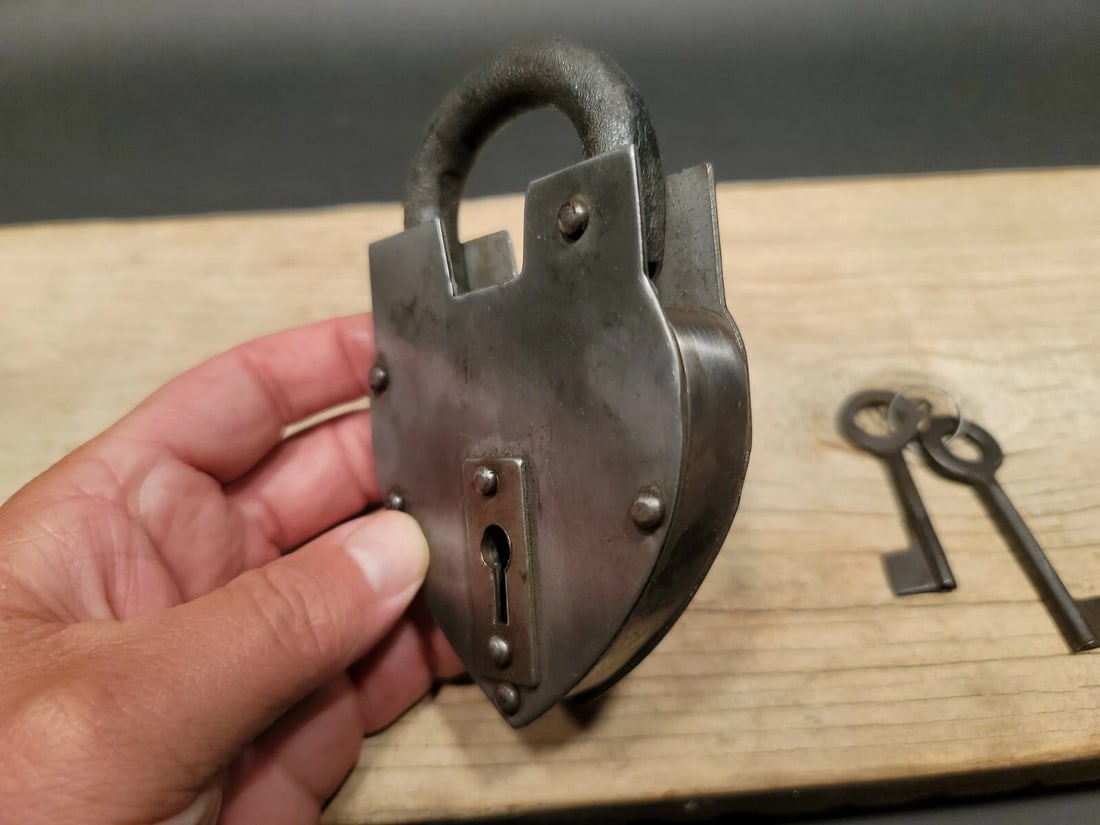 Cast iron Steel Heart Bridge Padlock Lock & Key - 2