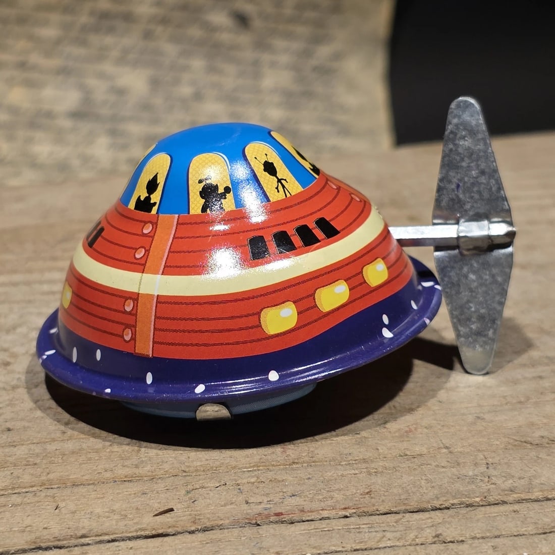 Litho Flying Saucer Toy Wind-Up UFO Spaceship Retro Space Age - 2