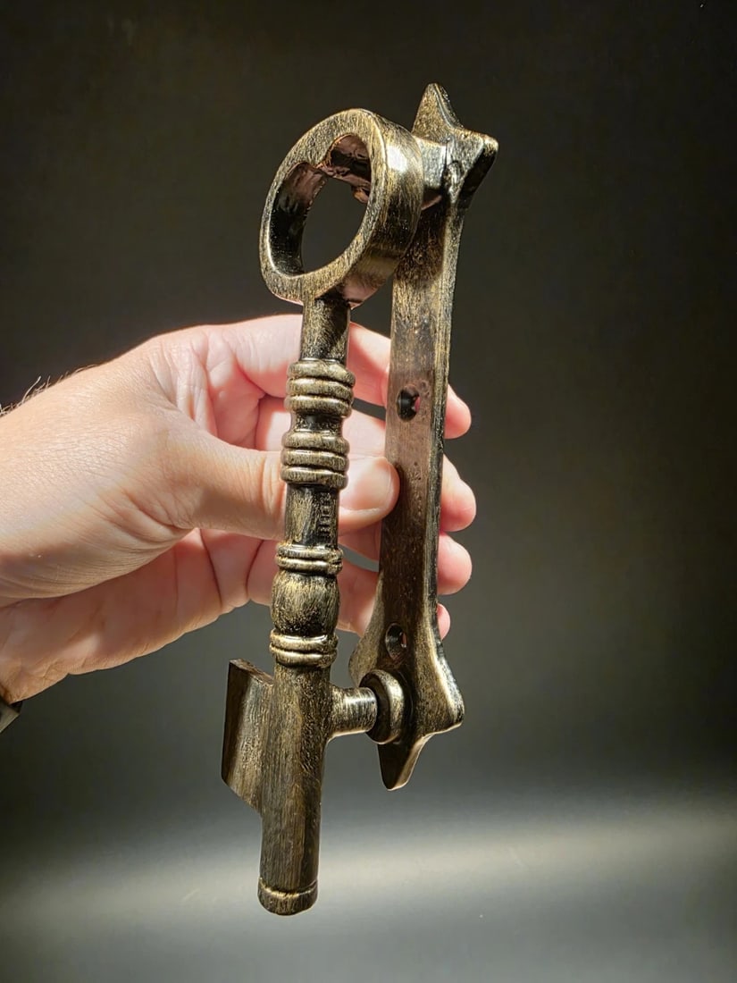Antique Brass Vintage Style Cast iron Key Door Knocker - 3