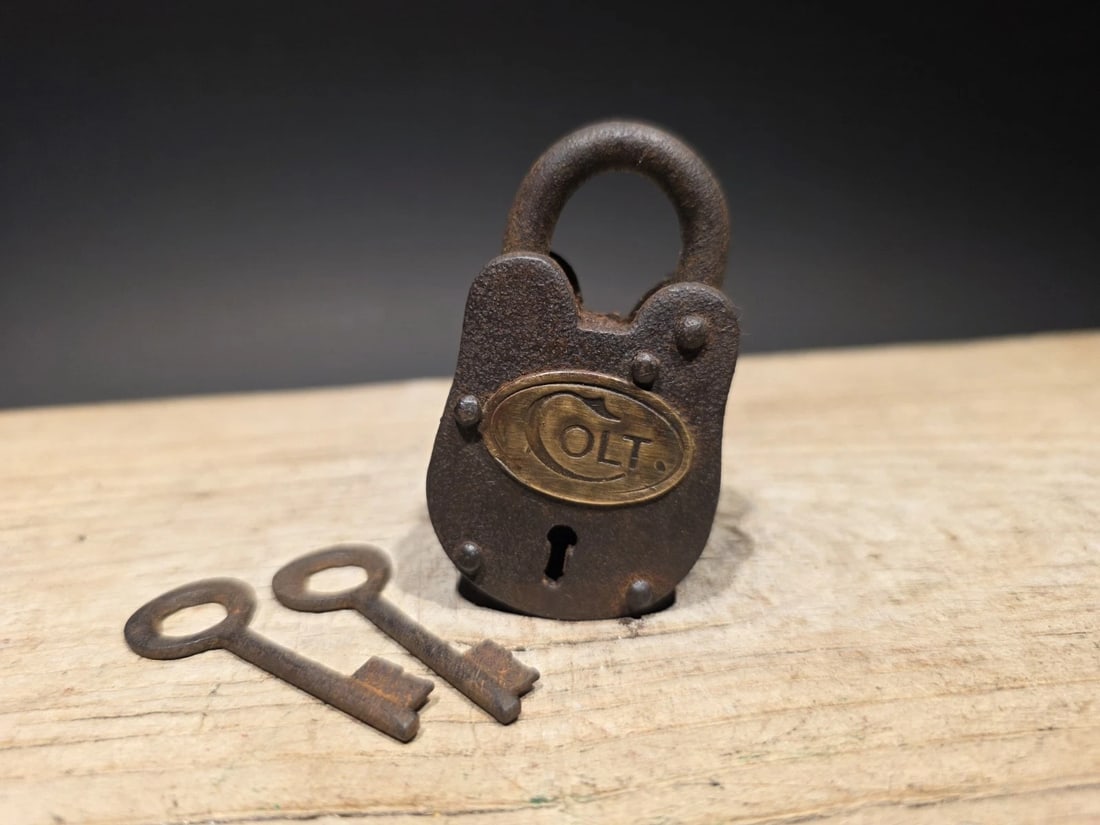 Cast iron Colt Firearms Ammo Box Padlock Lock & Key - 3