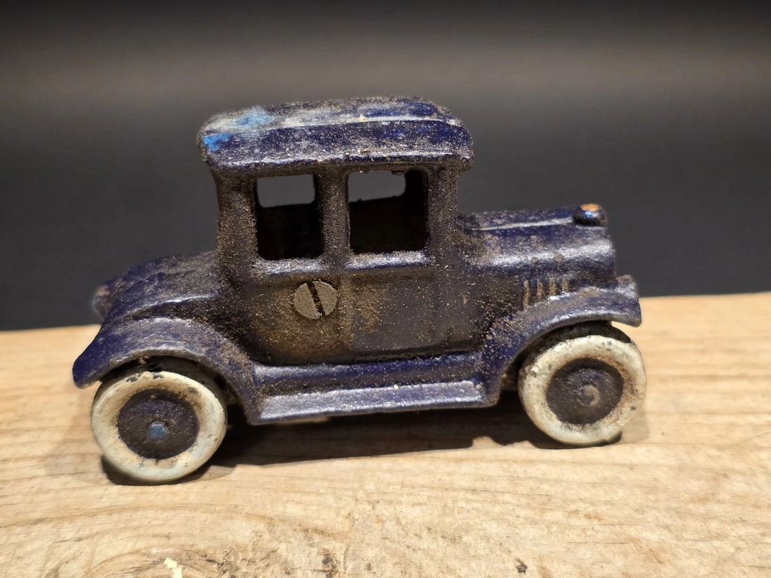 Cast iron Sedan Toy Car - 4