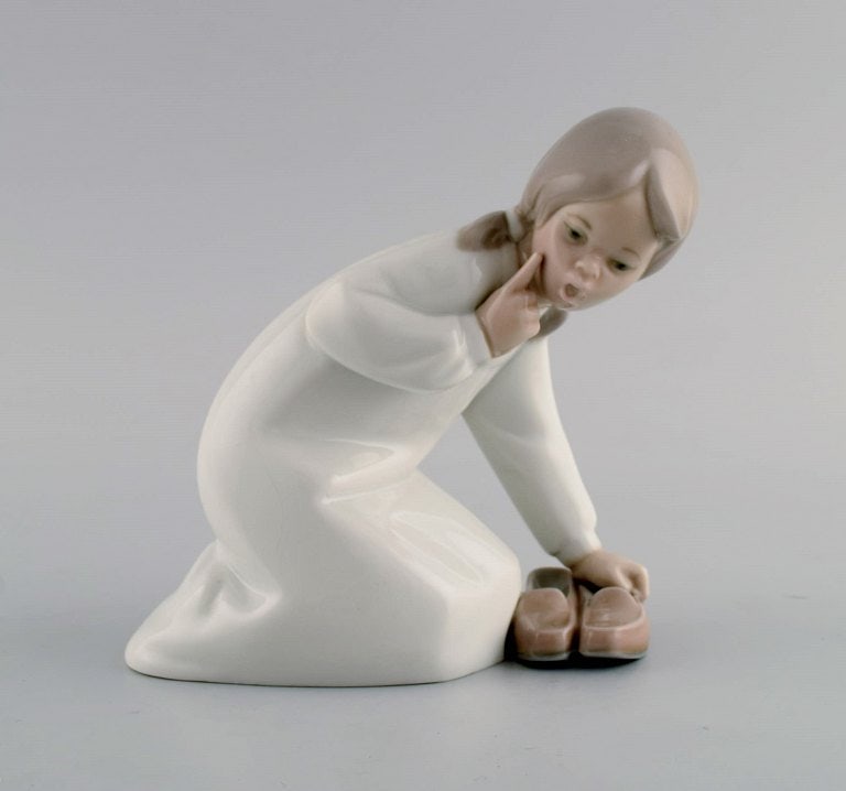 Lladro, Spain. Three porcelain figurines. 1970/80s. - 3