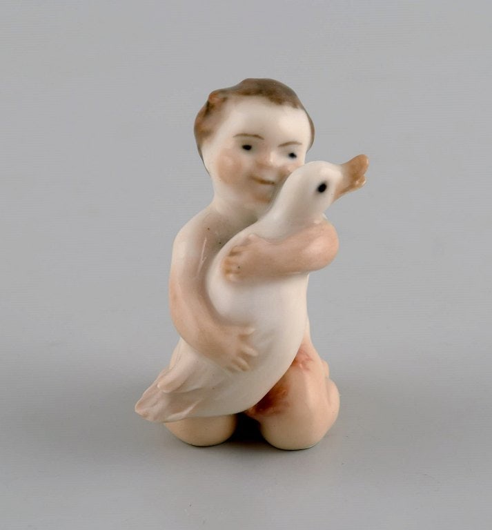 Rare Royal Copenhagen porcelain figure. Girl with duck. Model number 2332.: Title: Rare Royal Copenhagen porcelain figure. Girl with duck. Model number 2332. Description: Rare Royal Copenhagen porcelain figure. Girl with duck. Model number 2332. Measures: 6 x 4.5 cm. In excel