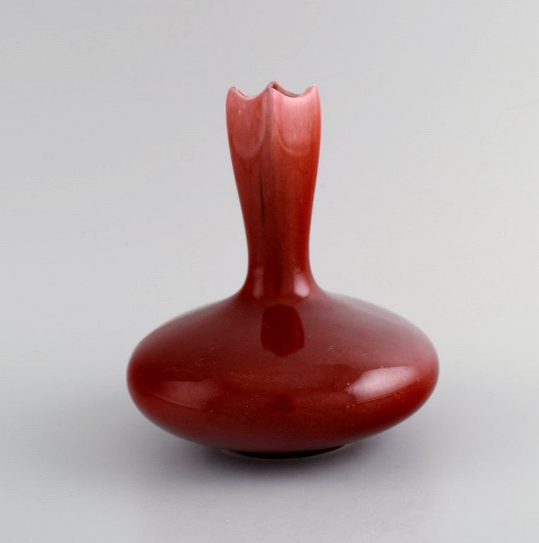 Early Rorstrand art nouveau vase in glazed faience. Beautiful glaze in shades of red. Early 20th - 3