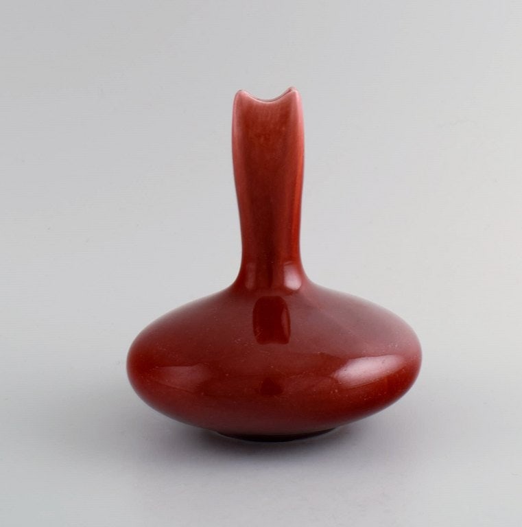 Early Rorstrand art nouveau vase in glazed faience. Beautiful glaze in shades of red. Early 20th - 4