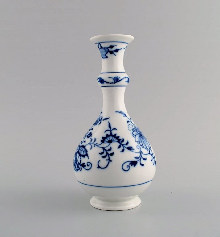 Antik Meissen Blue Onion vase in hand-painted porcelain. Early 20th century. - 3