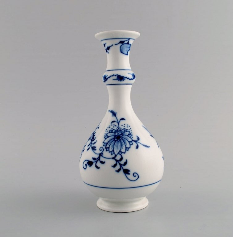 Antik Meissen Blue Onion vase in hand-painted porcelain. Early 20th century. - 4