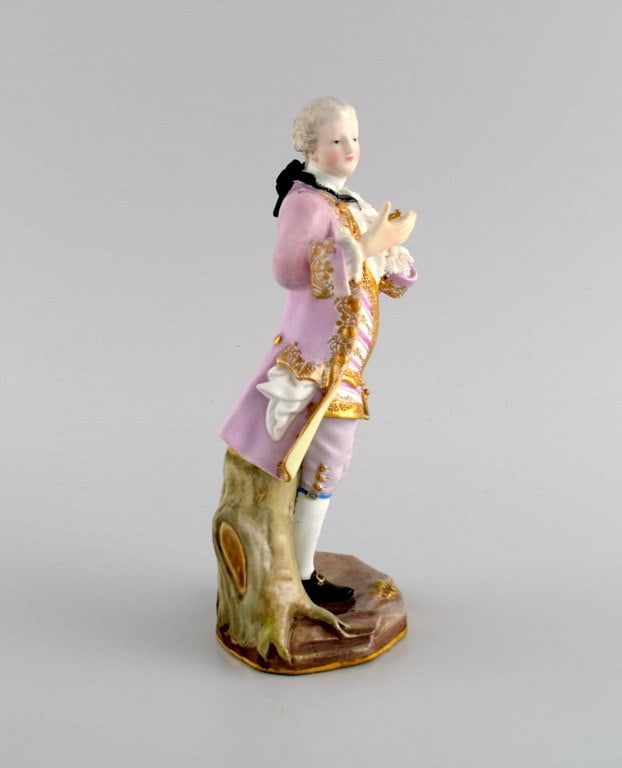 Antique Meissen porcelain figure. Noble gentleman with gold watch. Late 19th century. - 3