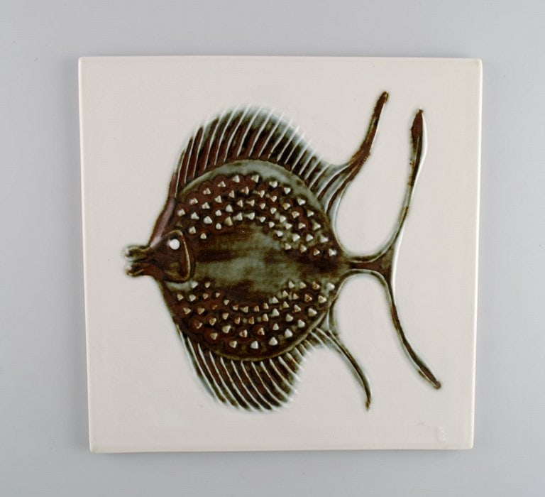 Bertil Lundgren for Rorstrand. "Gallery 1" wall plaque in glazed porcelain with fish. 1970s. - 2