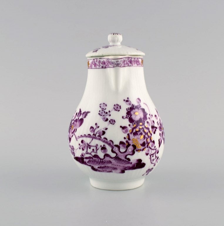 Antique and rare Meissen mocha pot in hand-painted porcelain. Purple flowers and gold decoration. - 3