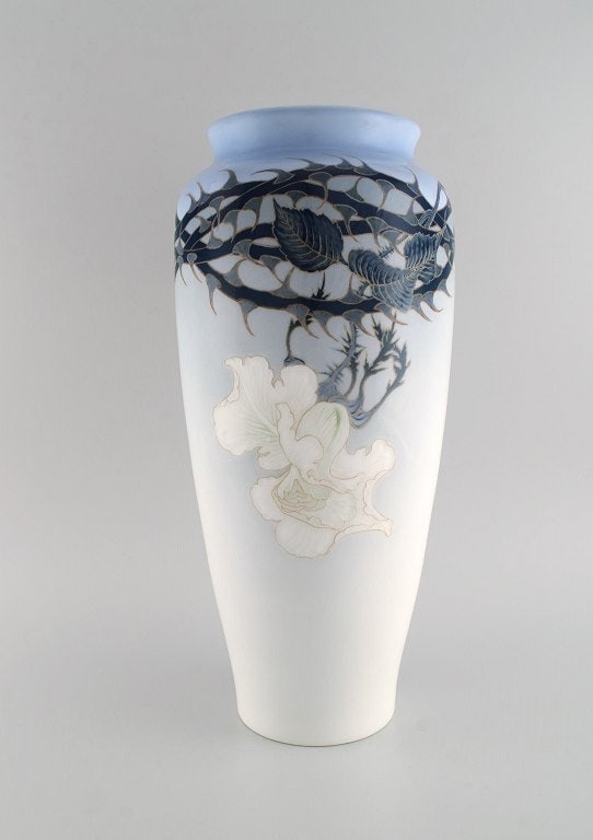 Bertha Nathanielsen for Royal Copenhagen. Large unique art nouveau vase in hand-painted porcelain. - 2