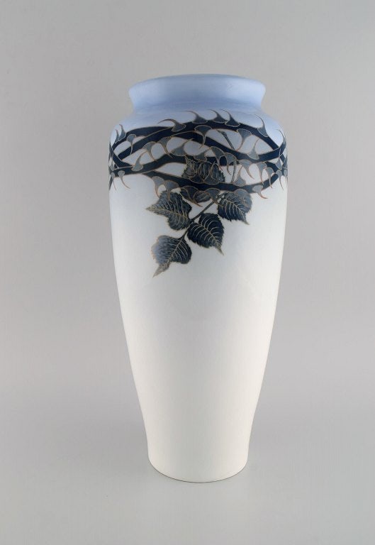 Bertha Nathanielsen for Royal Copenhagen. Large unique art nouveau vase in hand-painted porcelain. - 4
