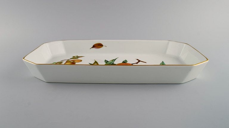 Royal Worcester, England. Two Evesham serving dishes in porcelain decorated with fruits and gold - 7