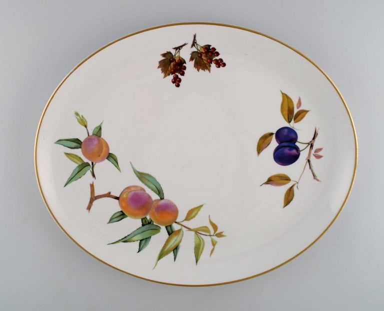 Royal Worcester, England. Two Evesham serving dishes in porcelain decorated with fruits and gold - 3