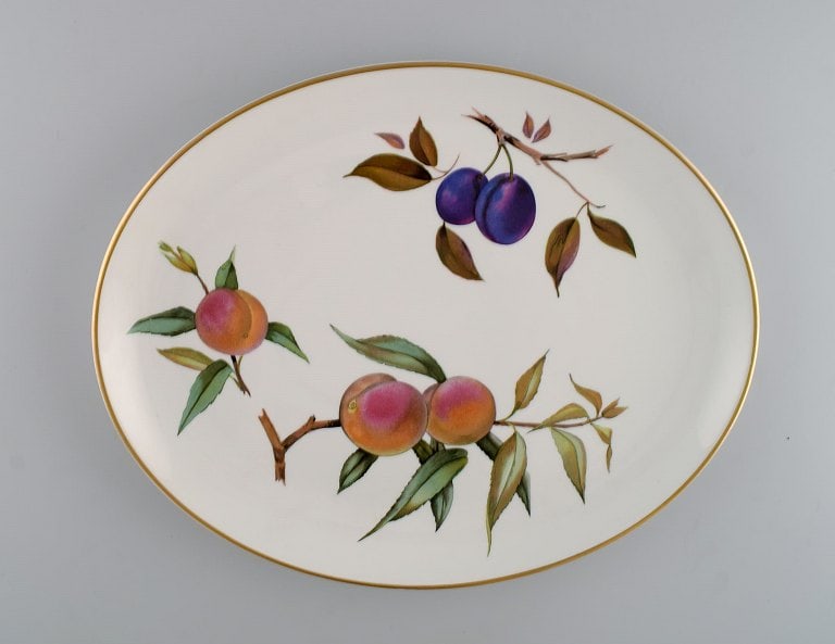 Royal Worcester, England. Two Evesham serving dishes in porcelain decorated with fruits and gold - 5