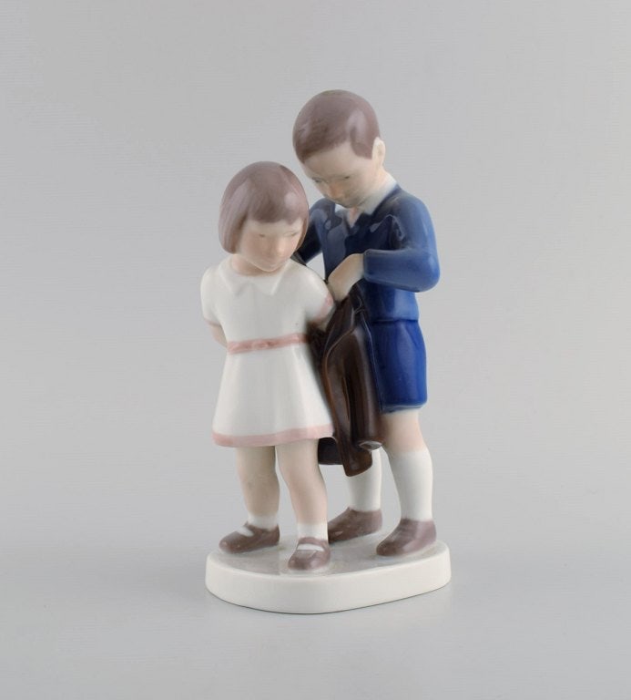 Bing & Grondahl porcelain figure. Siblings. 1970s. Model number 2312. - 2
