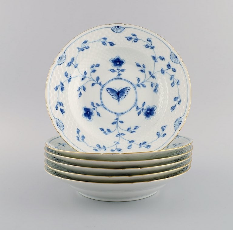 Six Bing & Grondahl Butterfly deep plates in hand-painted porcelain with gold rim. Model number 23. - 2