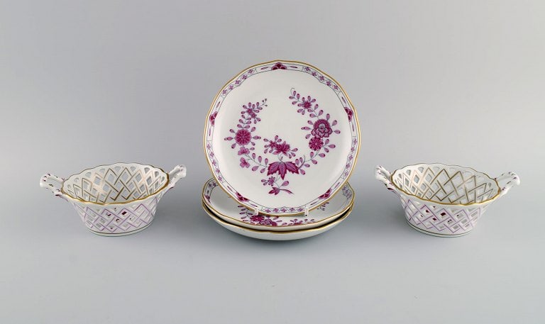 Hutschenreuther, Germany. Three plates and two bowls in openwork porcelain with hand-painted flowers - 2
