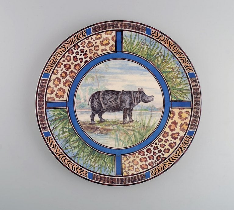 Gien, France. Large Savane porcelain dish with hand-painted rhinoceros. Late 20th century. - 2
