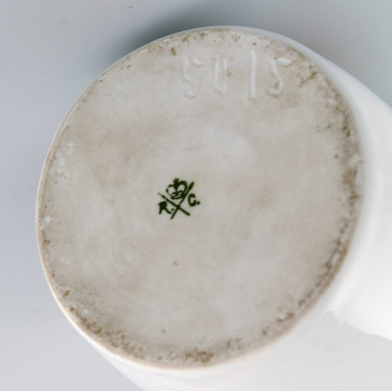 H. Hedenborg for Rosenthal. Antique vase in hand-painted porcelain with female portrait. Approx. - 7
