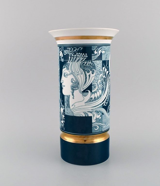 Large Hollohaza porcelain vase. Art deco motifs and gold border. Mid 20th century. - 2