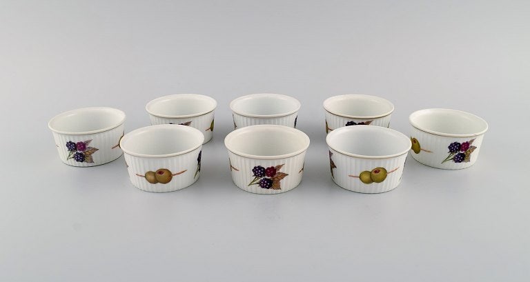 Royal Worcester, England. Eight small Evesham porcelain bowls decorated with fruits and gold rim. - 2