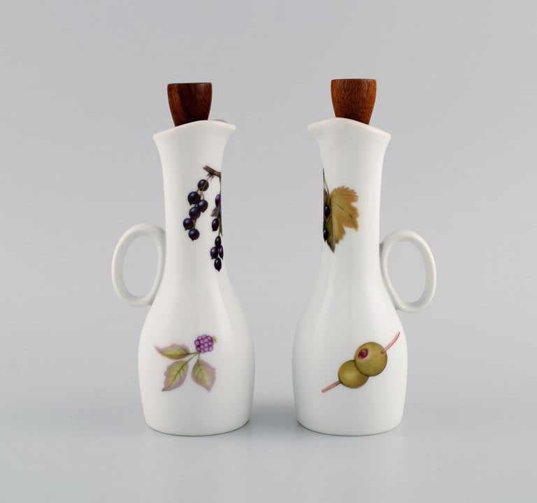 Royal Worcester, England. Evesham oil / vinegar set in porcelain decorated with fruits. Cork in - 2
