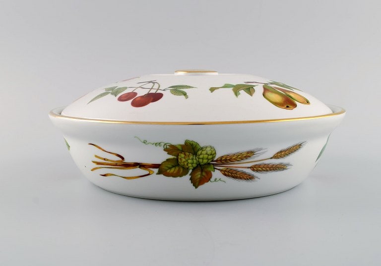 Royal Worcester, England. Evesham lidded tureen in porcelain decorated with fruits and gold rim. (1 of 9)