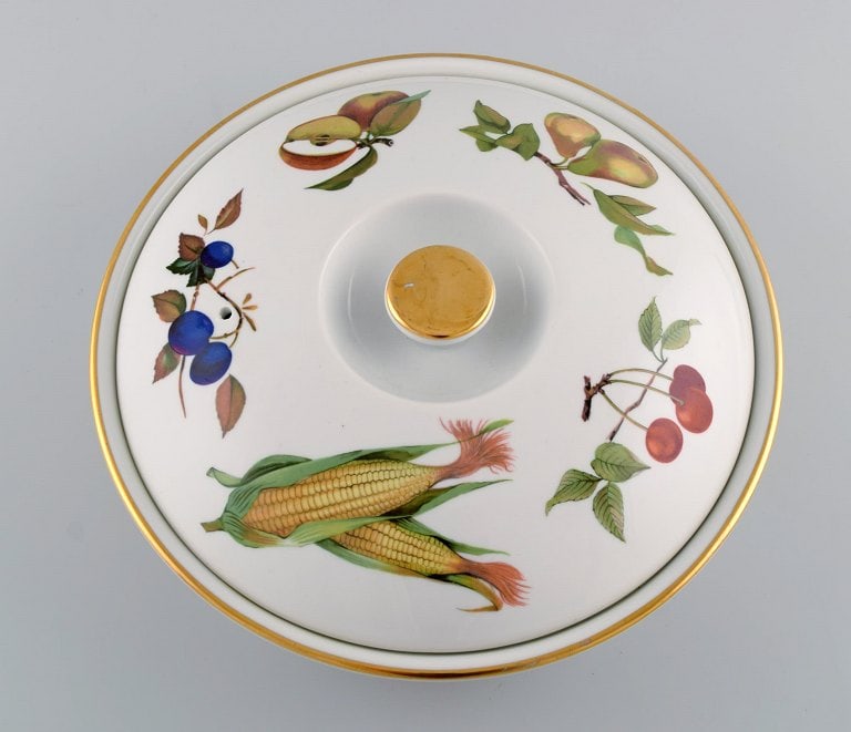 Royal Worcester, England. Evesham lidded tureen in porcelain decorated with fruits and gold rim. - 4