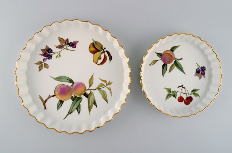 Royal Worcester, England. Two Evesham pie dishes in porcelain decorated with fruits and gold rim. - 2
