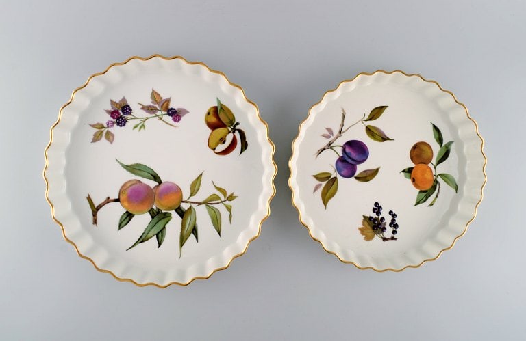 Royal Worcester, England. Two Evesham pie dishes in porcelain decorated with fruits and gold rim. - 2